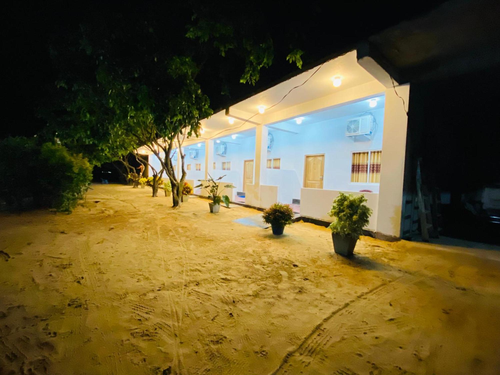 Dolphin Village Alankuda Extérieur photo
