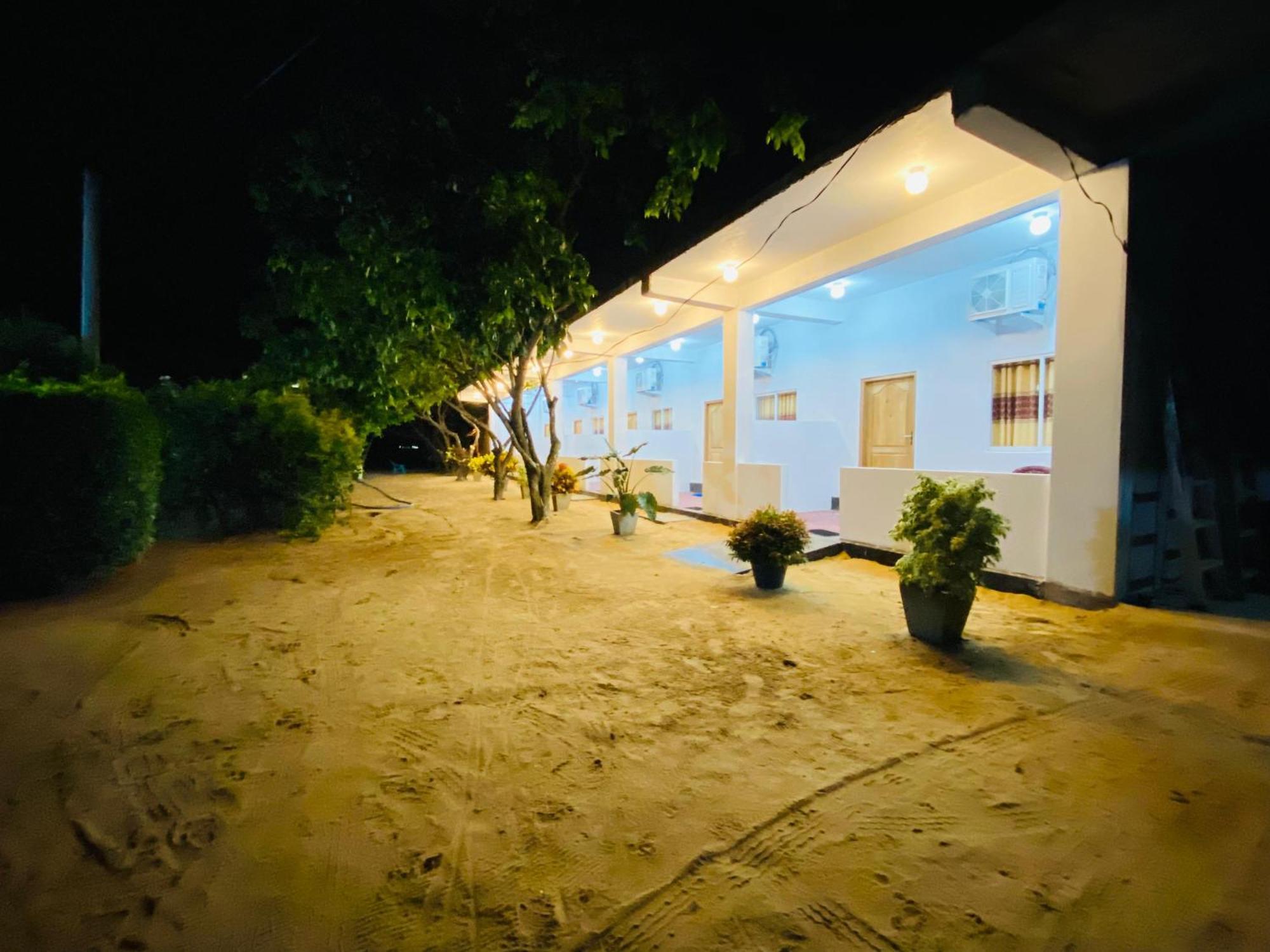 Dolphin Village Alankuda Extérieur photo