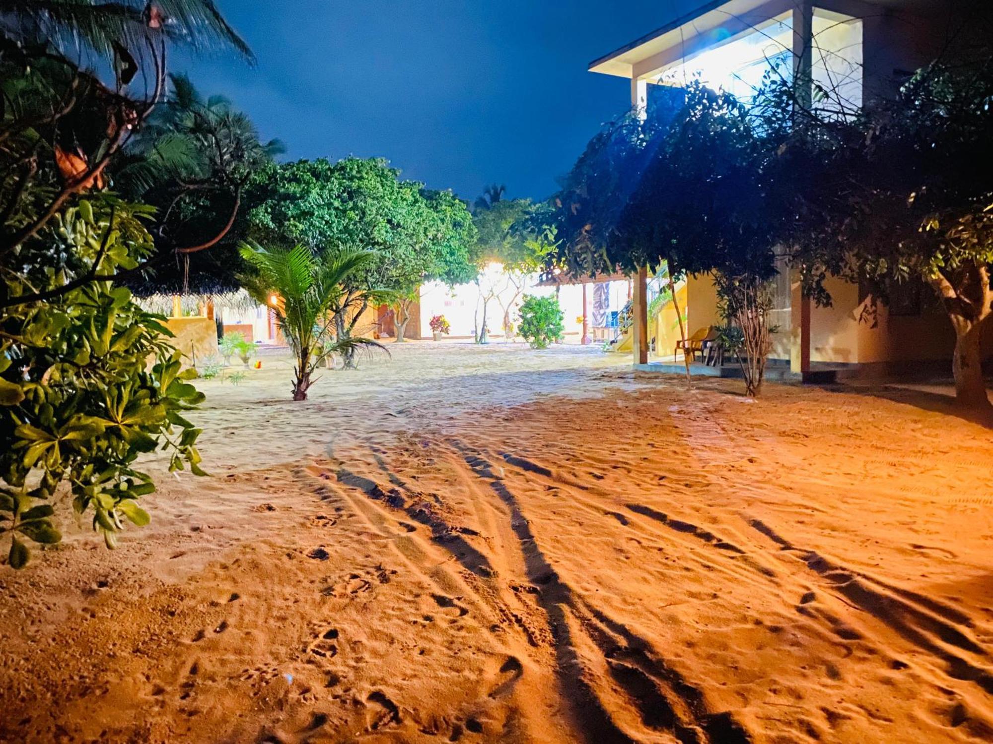 Dolphin Village Alankuda Extérieur photo
