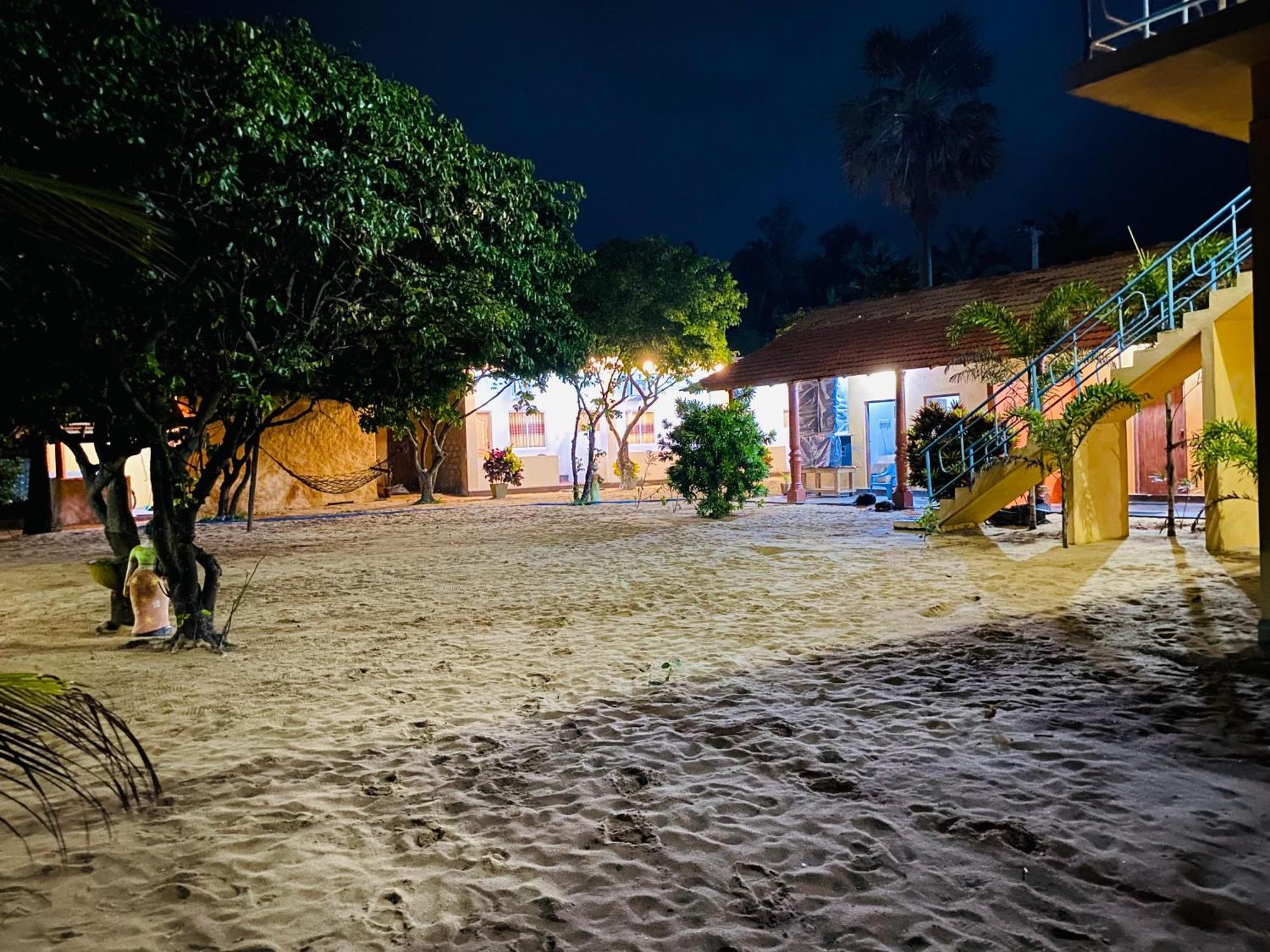 Dolphin Village Alankuda Extérieur photo