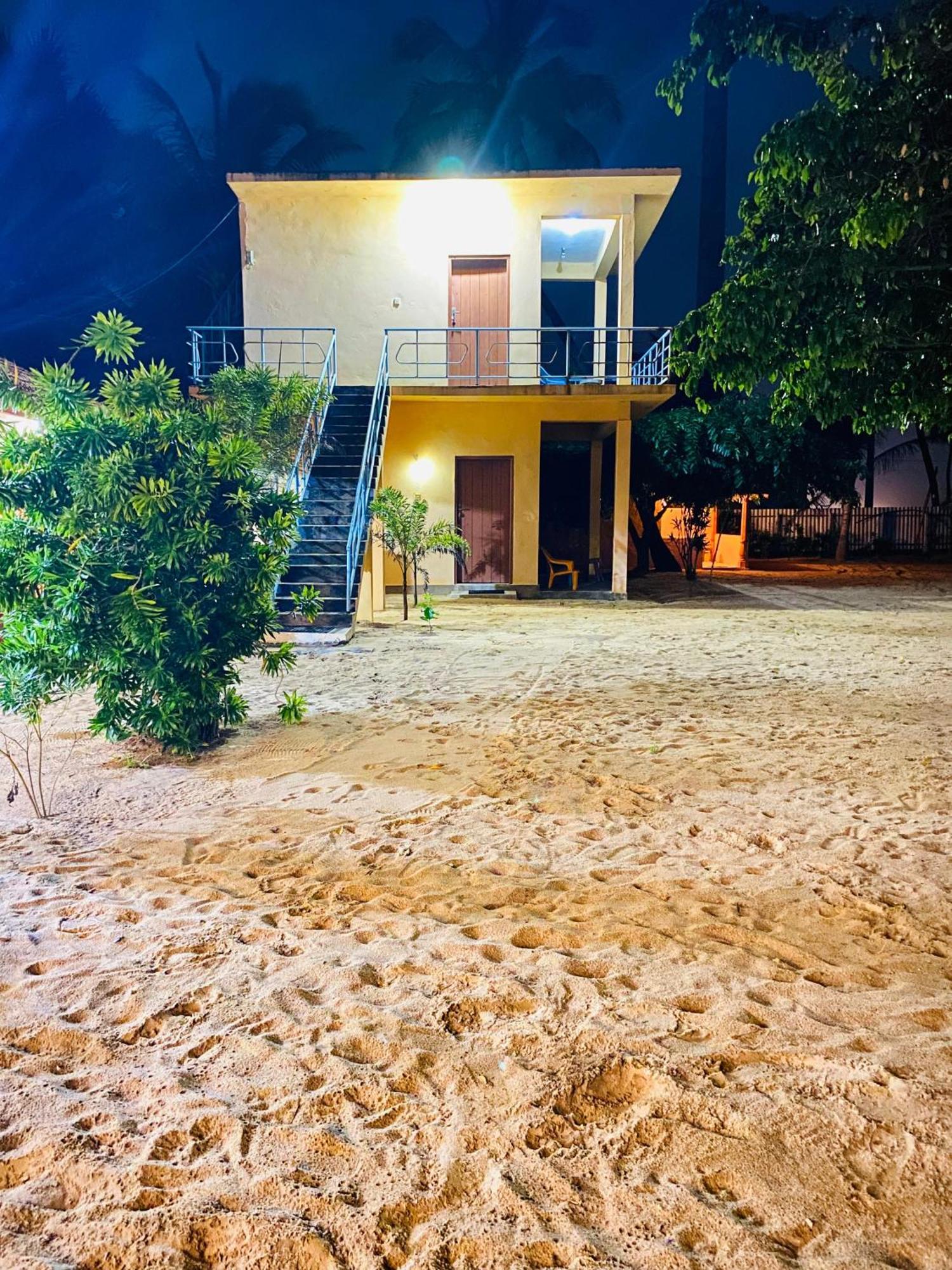 Dolphin Village Alankuda Extérieur photo